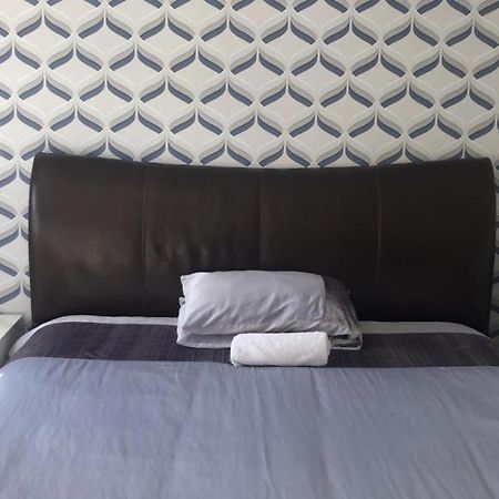Superking Bedroom Close To The A30 كامبورن المظهر الخارجي الصورة