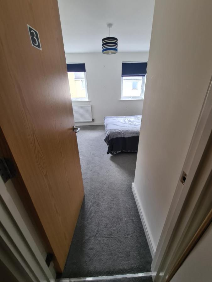 Superking Bedroom Close To The A30 كامبورن المظهر الخارجي الصورة