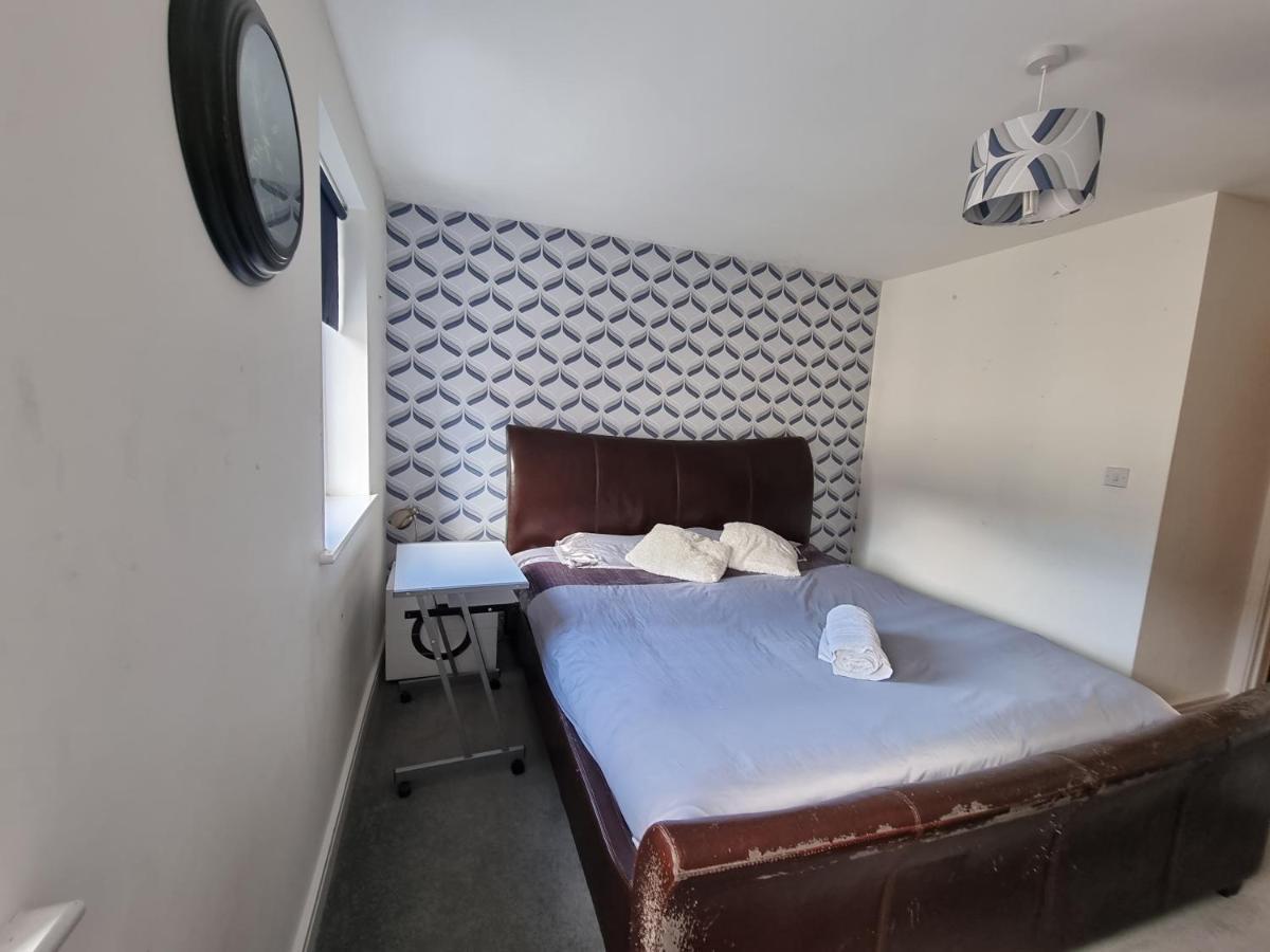 Superking Bedroom Close To The A30 كامبورن المظهر الخارجي الصورة