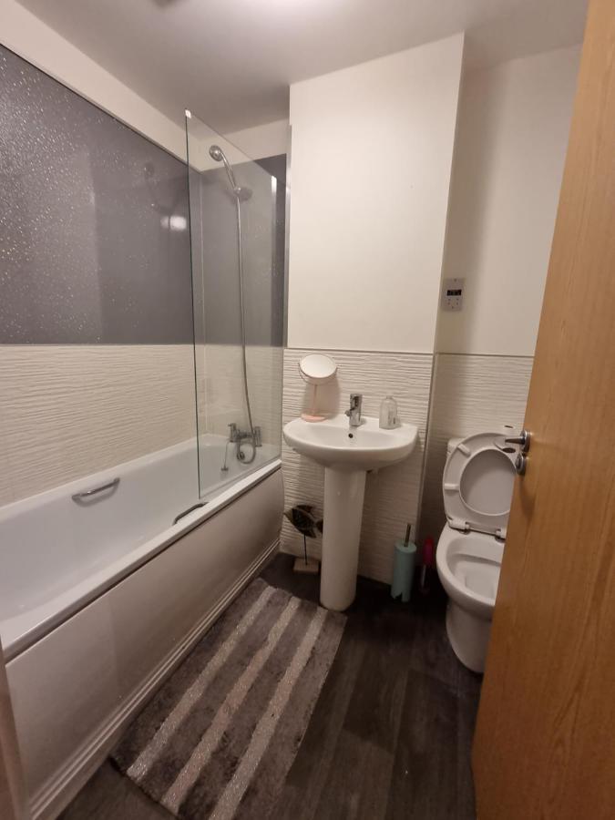 Superking Bedroom Close To The A30 كامبورن المظهر الخارجي الصورة