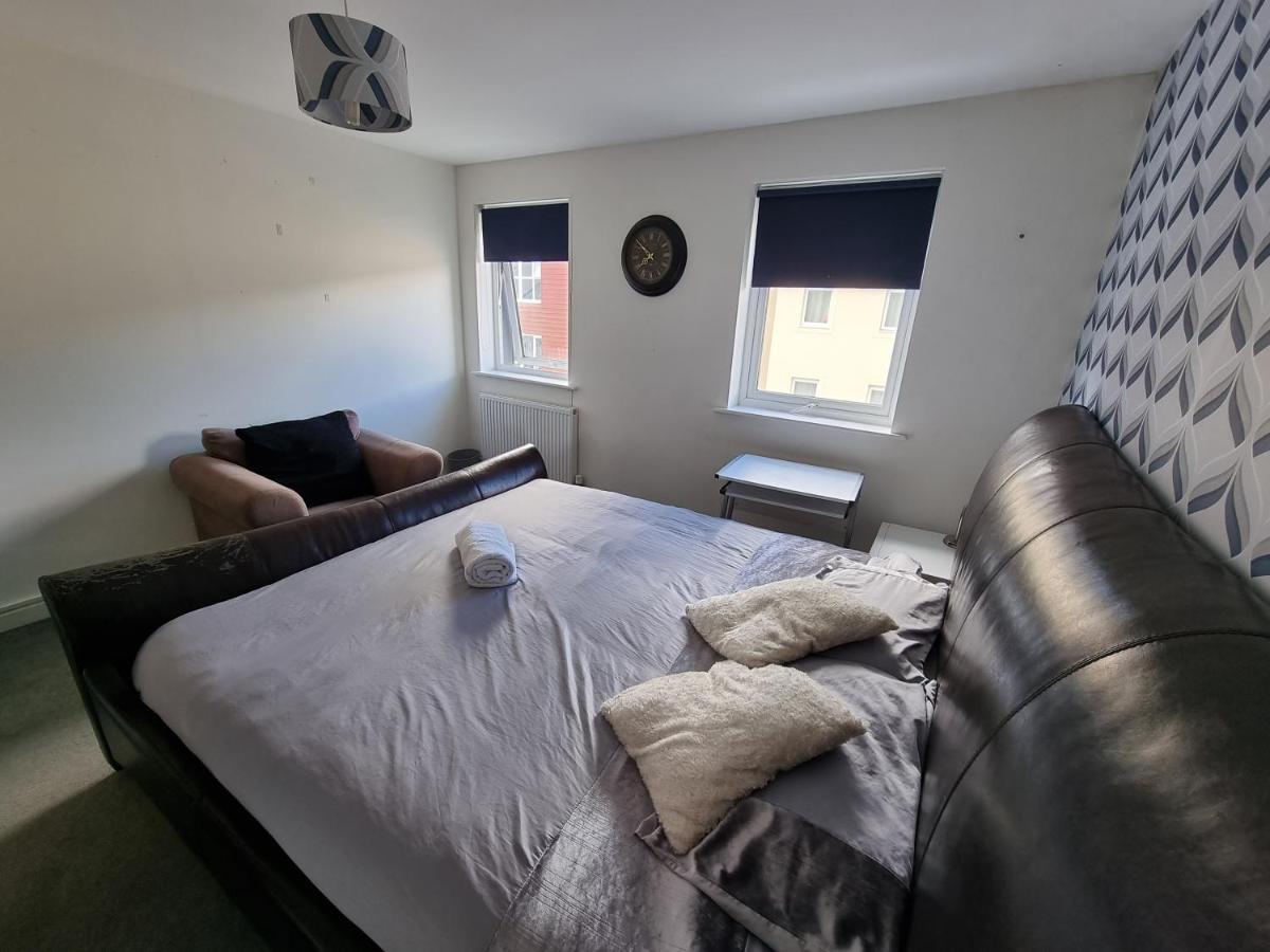 Superking Bedroom Close To The A30 كامبورن المظهر الخارجي الصورة