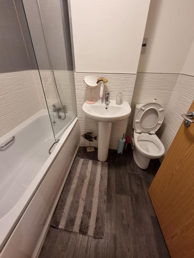 Superking Bedroom Close To The A30 كامبورن المظهر الخارجي الصورة